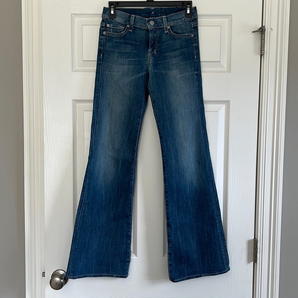 7 for all mankind jeans. Size 25. Excellent condition. Smoke free home.